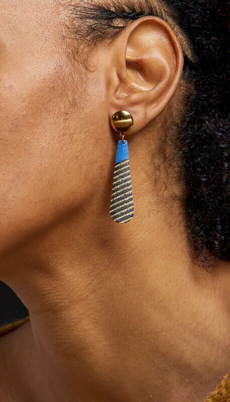 Boucles d'oreilles Kilia
Bleu, noir à rayures dorées