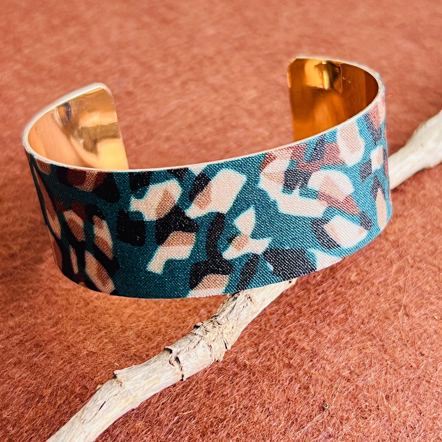 Manchette leopard turquoise ajustable au tour de poignet