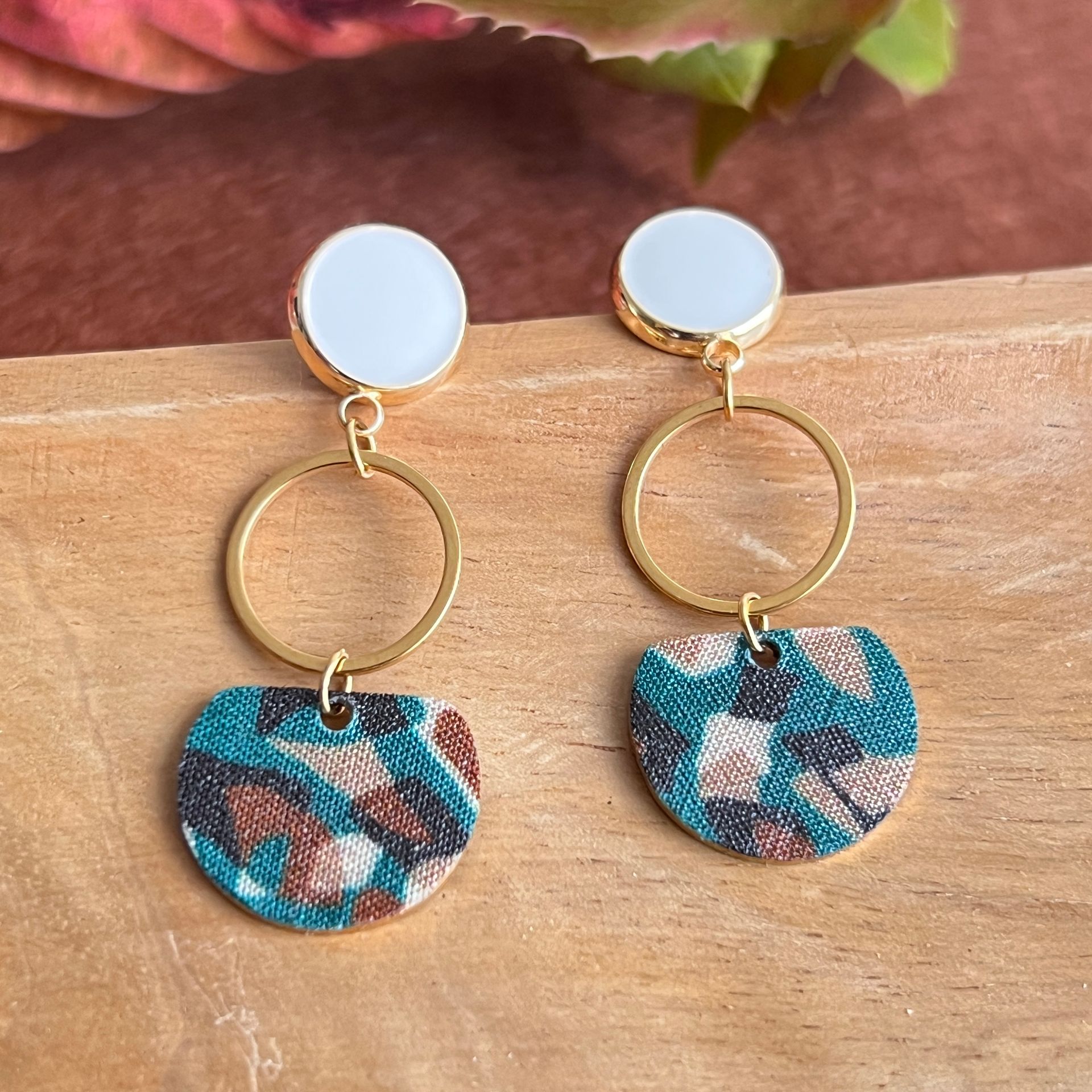Boucle d'oreille Dina Allure motif léopard marron
