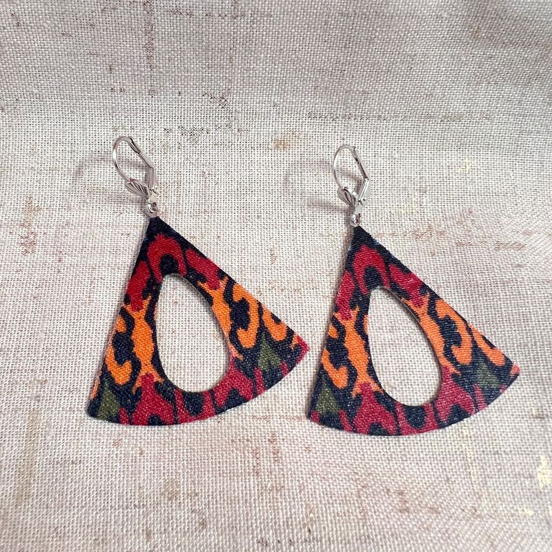 Boucle d’oreille triangle Tiana Boucle d'oreille rouge et orange