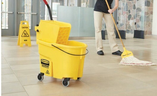 ​Bolsa de vinilo Rubbermaid con cierre para carro de limpieza, Amarillo, 1