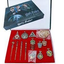 HARRY POTTER ( 4 WAND,RING AND MEDAILLONS)