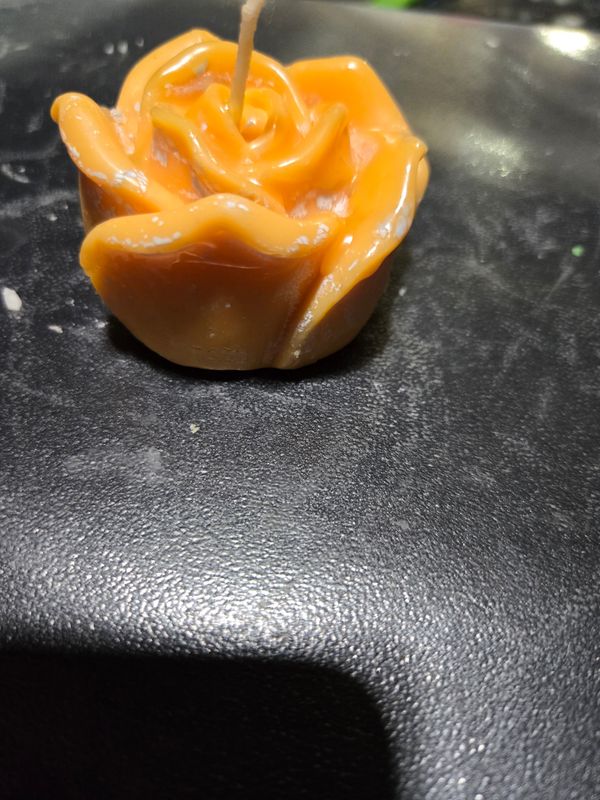 Single heart or flower shape scented candles