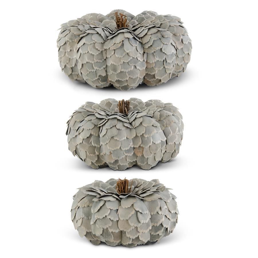 Scalloped Wood Chip Pumpkins