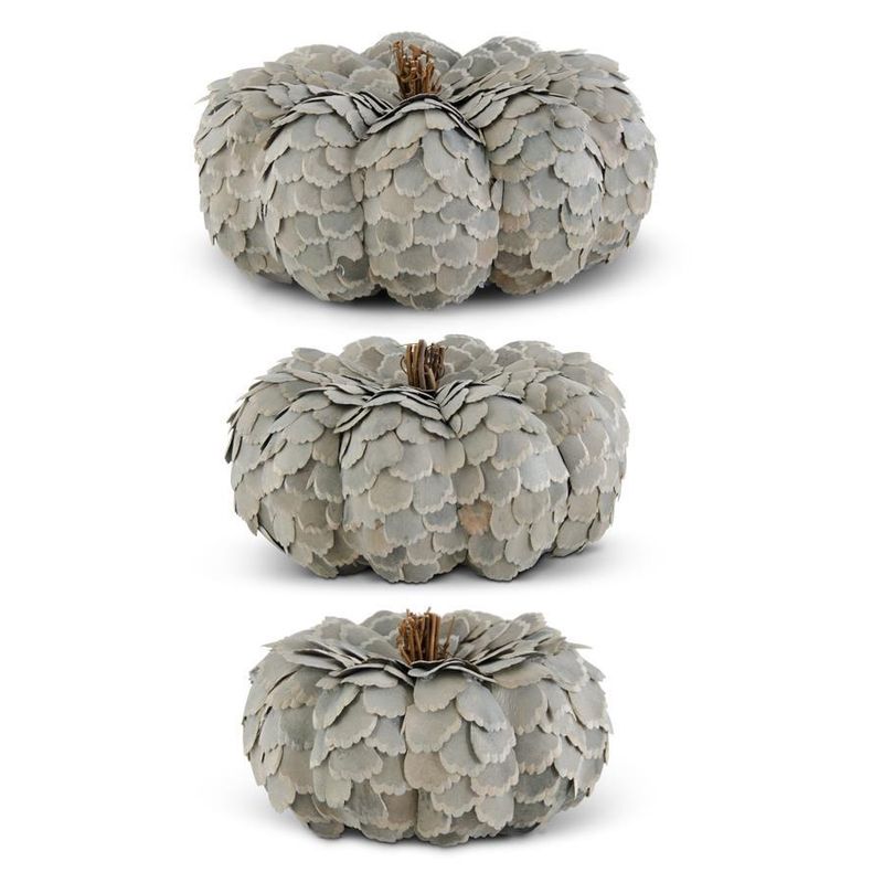 Scalloped Wood Chip Pumpkins