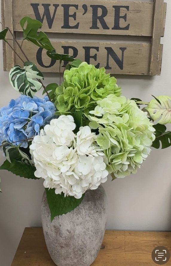 18" Realistic Real Touch Hydrangea