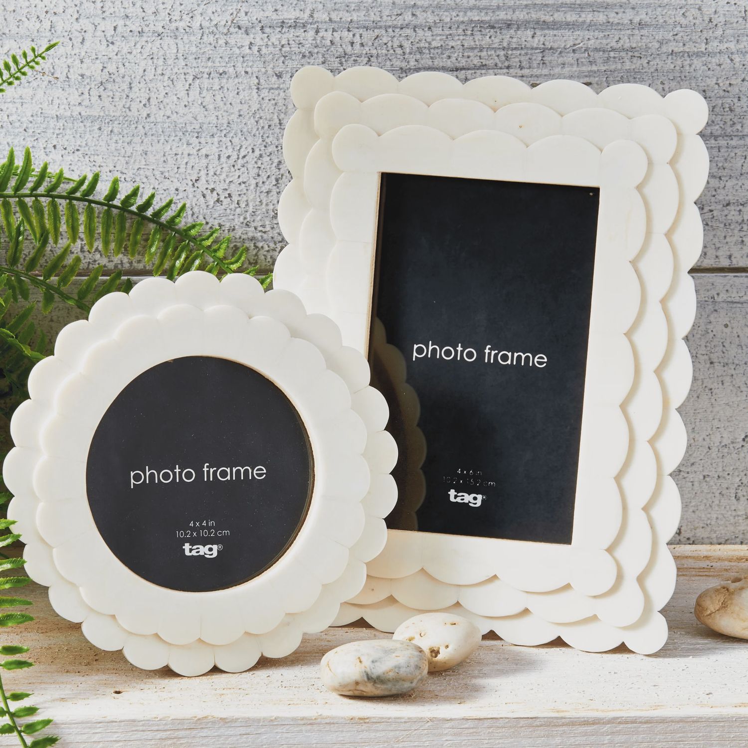 Scalloped Edge Photo Frame