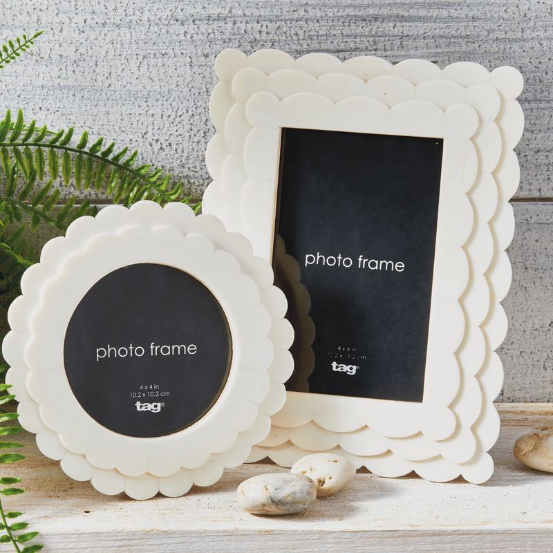 Scalloped Edge Photo Frame