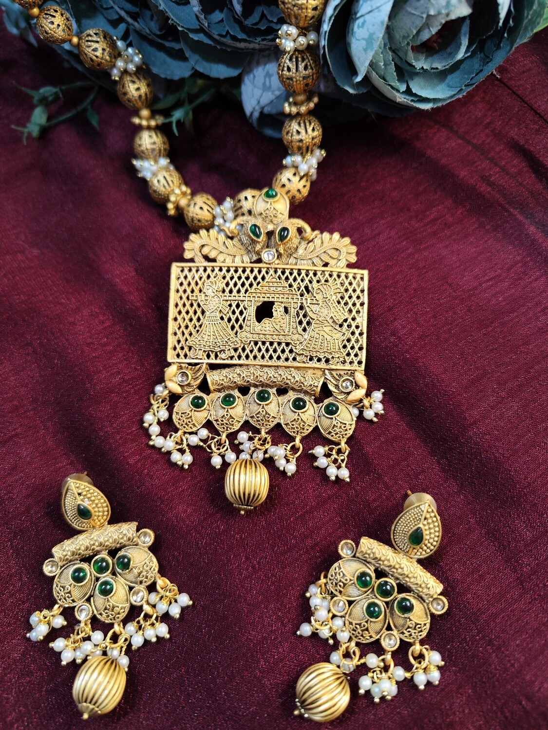 traditional necklace set