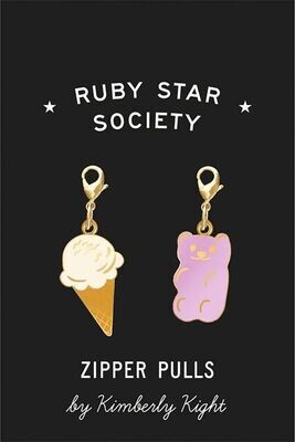 Ruby Star Society Zipper Anhänger von Kimberly Kight | Eis + Bärchen