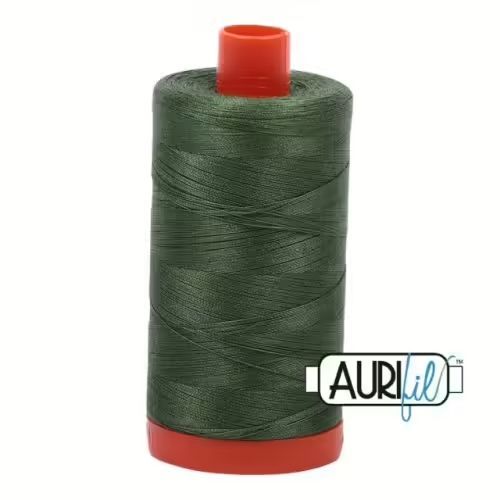 Aurifil Garn 50wt | No. 2890 - Very Dark Grass Green | 1300 m