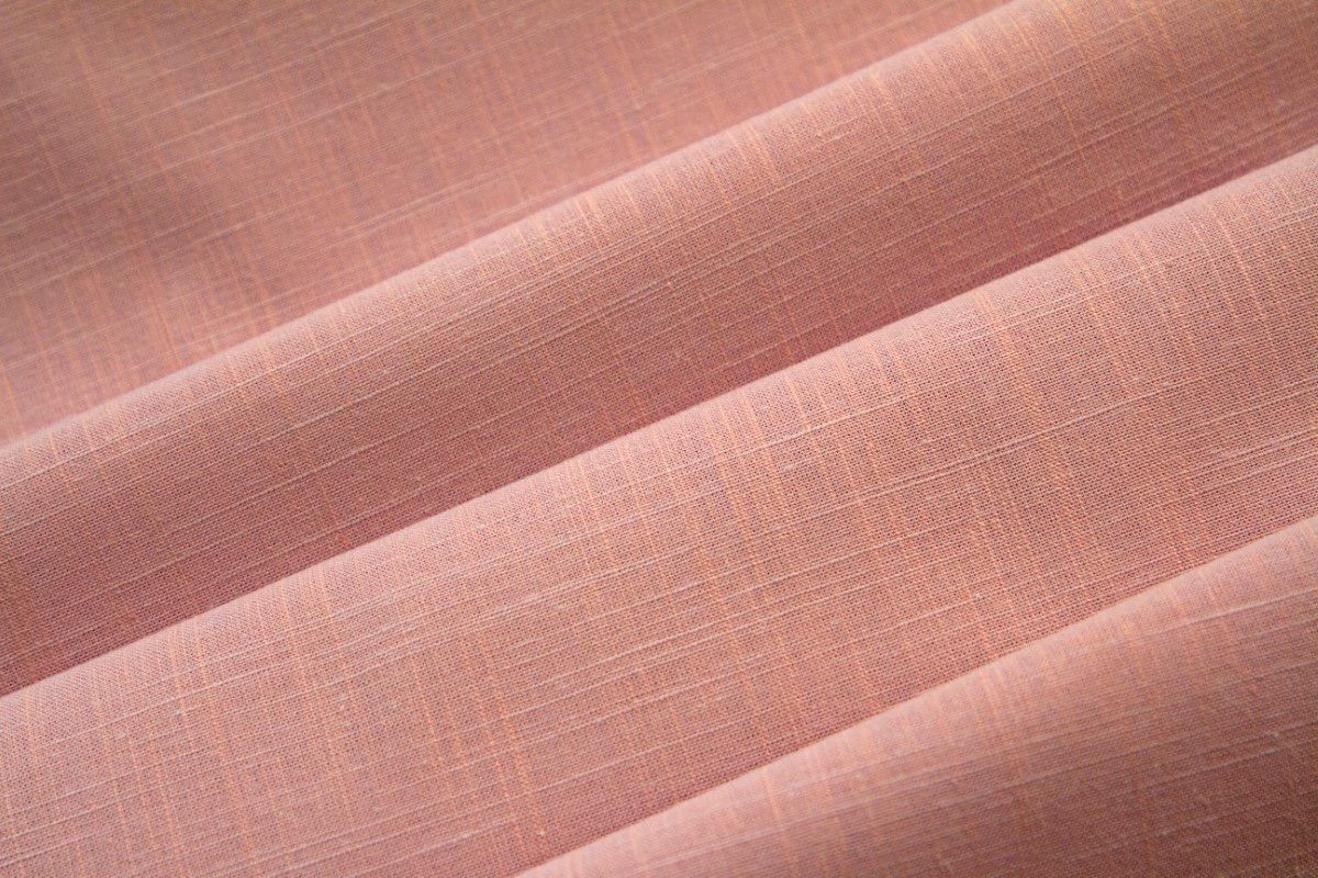 Wildflower Wovens  von Suzy Quilts  für Art Gallery Fabrics | Slub in Wild Rose