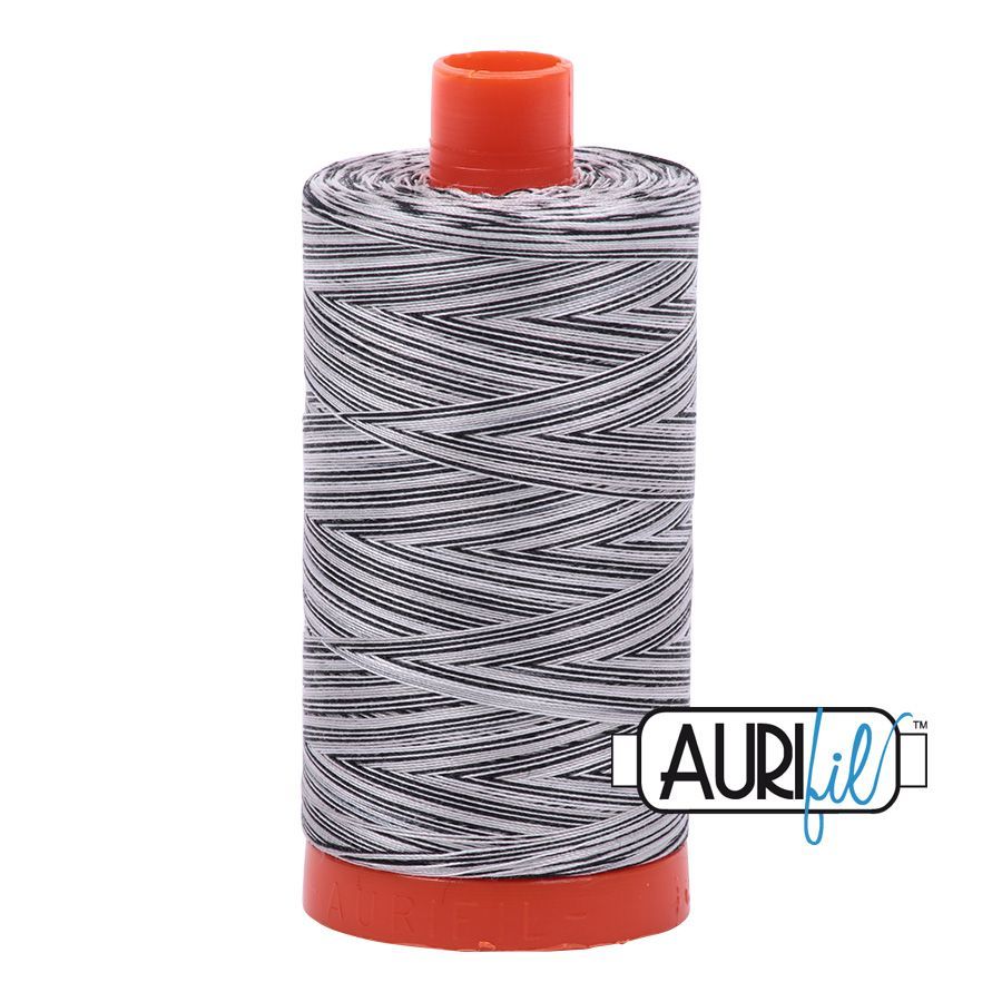 Aurifil Garn 50wt | No. 4652 - Licorice Twist | 1300 m