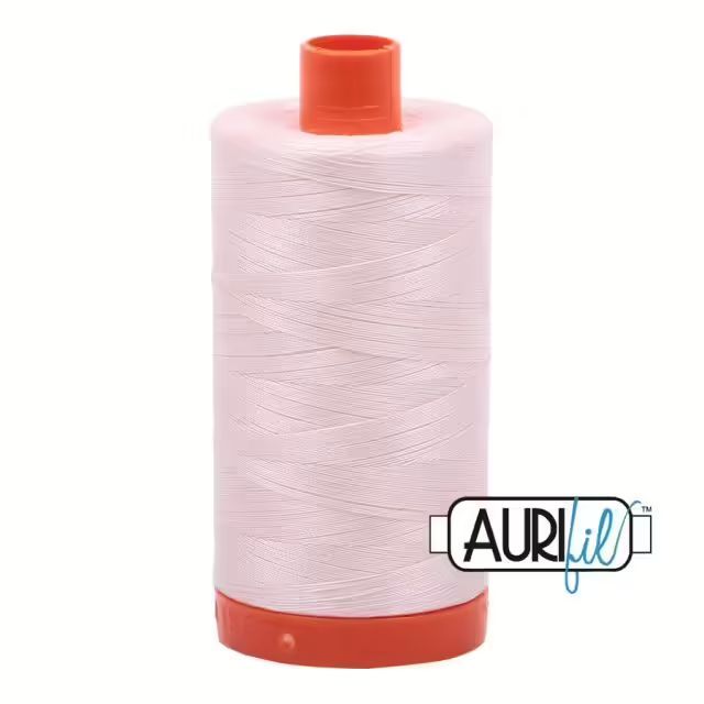 Aurifil Garn 50wt | Light Peony - No. 2437 | 1300 m Aurifil Garn 50wt | Light Peony - No. 2437 | 1300 m