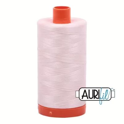 Aurifil Garn 50wt | Light Peony - No. 2437 | 1300 m Aurifil Garn 50wt | Light Peony - No. 2437 | 1300 m