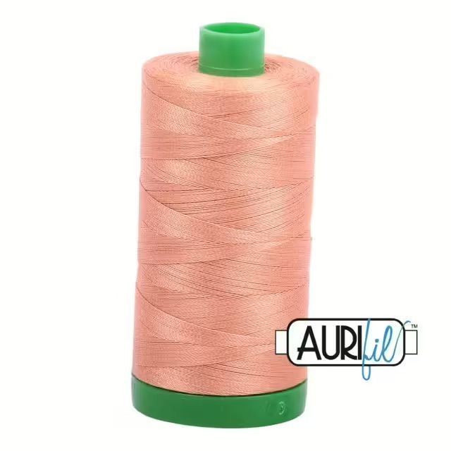 Aurifil Quiltgarn 40wt | No. 2215 - Peach | 1000 m