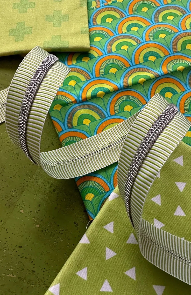 Limettenfarbenes Streifen-Reißverschlussband mit silbernen Zähnen | Nr. 5 - 2,7m  | Sassafras Lane Designs