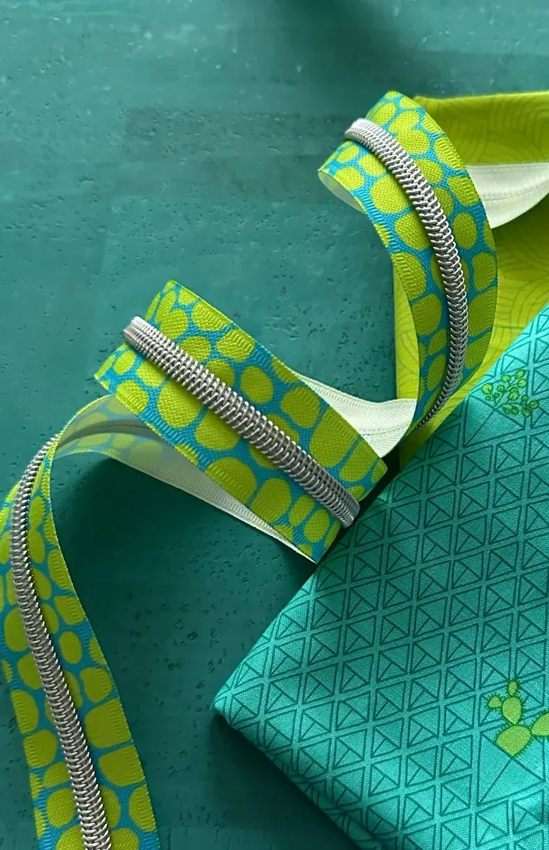 Limettenfarbenes Kiesel Reißverschlussband mit silbernen Zähnen | Nr. 5 - 2,7m  | Sassafras Lane Designs