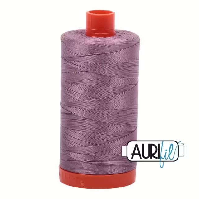 Aurifil Garn 50wt | No. 2566 - Wisteria | 1300 m