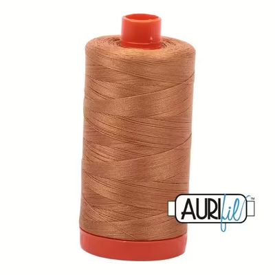 Aurifil Garn 50wt | No. 2930 - Golden Toast | 1300 m Aurifil Garn 50wt | No. 2930 - Golden Toast | 1300 m