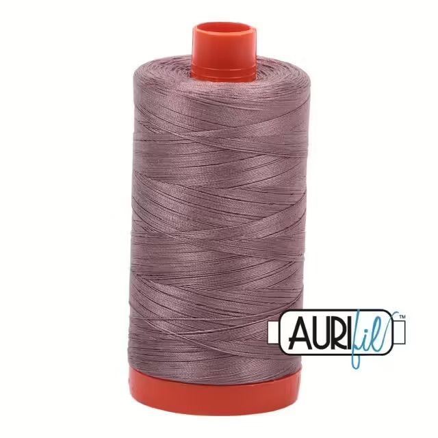 Aurifil Garn 50wt | No. 6731 - Tiramisu | 1300 m