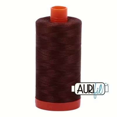 Aurifil Garn 50wt | No. 2360 - Chocolate | 1300 m Aurifil Garn 50wt | No. 2360 - Chocolate | 1300 m