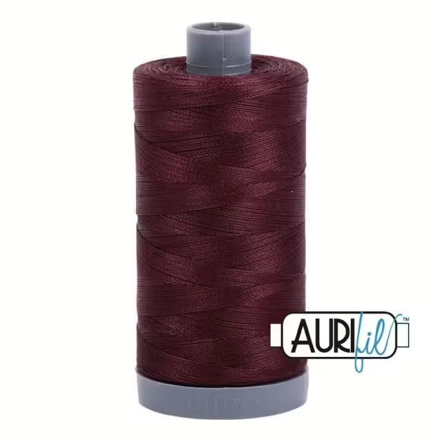 Aurifil Quiltgarn 28wt | No. 2468 - Dark Wine | 750 m
