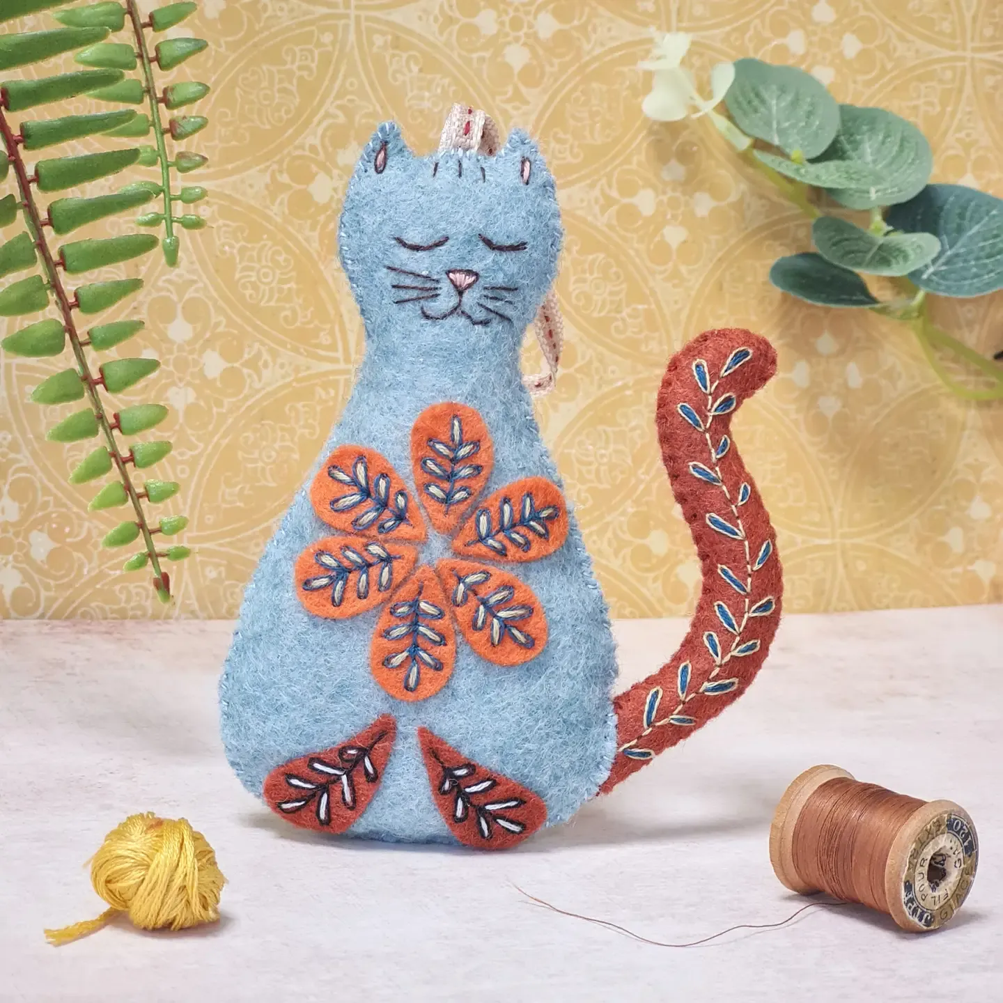 ? Folk Cat – Filz-Bastelset mit Stickdetails (Corinne Lapierre)