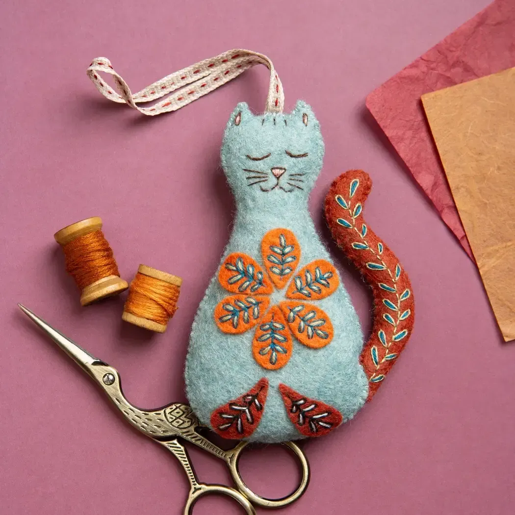 ? Folk Cat – Filz-Bastelset mit Stickdetails (Corinne Lapierre)