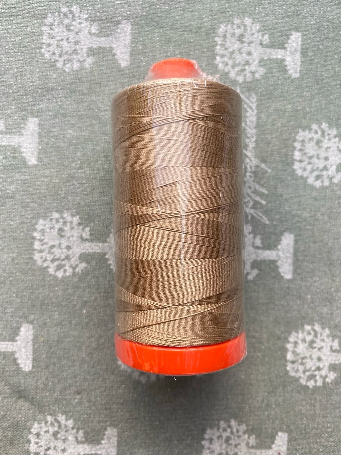 Aurifil Garn 50wt | No. 2325 - Linen | 1300 m Aurifil Garn 50wt | No. 2325 - Linen | 1300 m