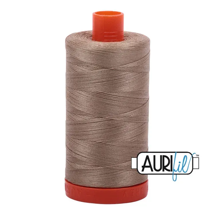 Aurifil Garn 50wt | No. 2325 - Linen | 1300 m Aurifil Garn 50wt | No. 2325 - Linen | 1300 m