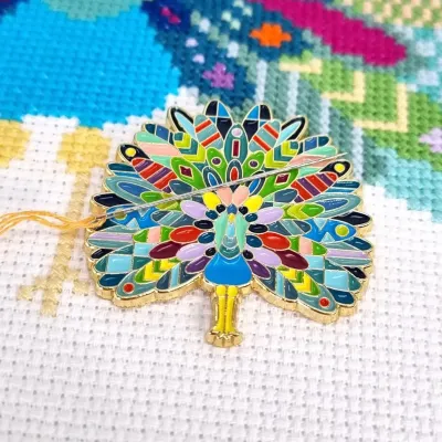 Nadelhalter Pfau Peacock  | Meloca Designs
