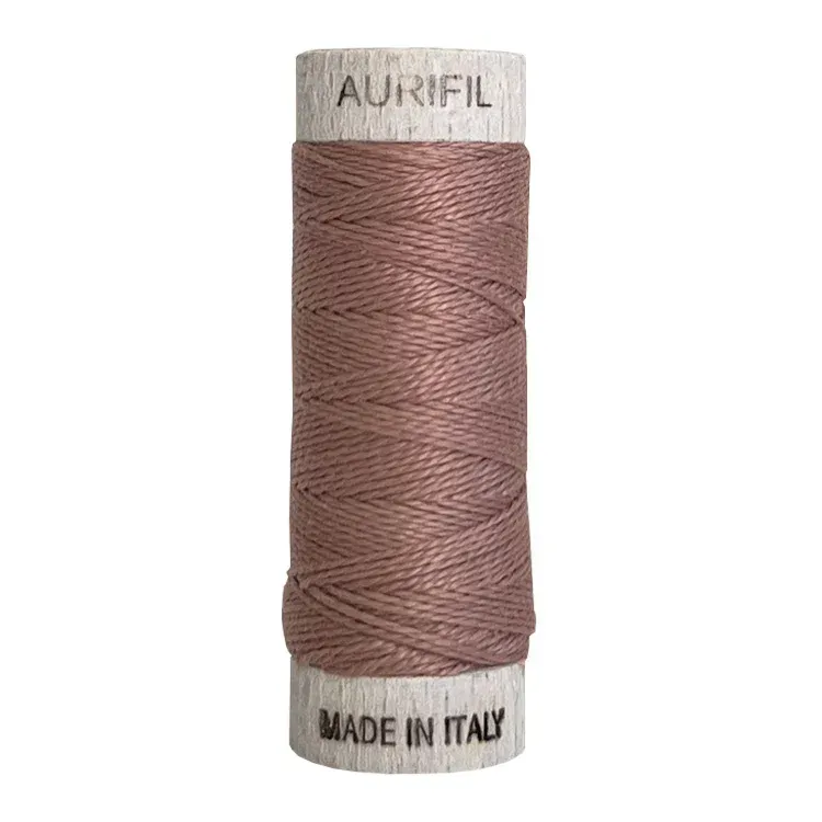 Aurifil Baumwollgarn 8wt | No. 2375 – Antique Blush | 35 m