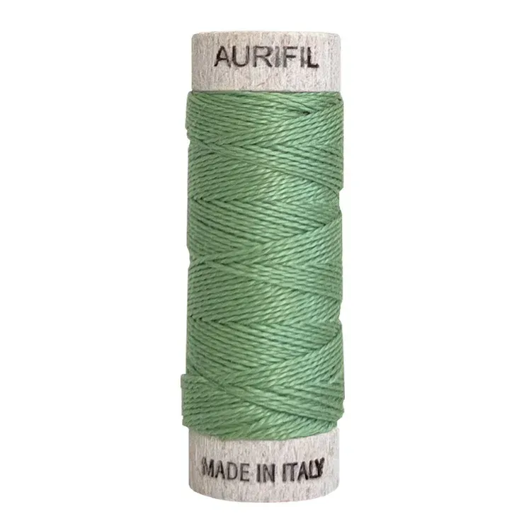 Aurifil Baumwollgarn 8wt | No. 2840 – Loden Green | 35 m