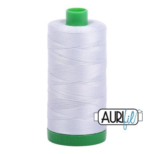 Aurifil Quiltgarn 40wt | No. 2600 - Dove | 1000m Aurifil Quiltgarn 40wt | No. 2600 - Dove | 1000m