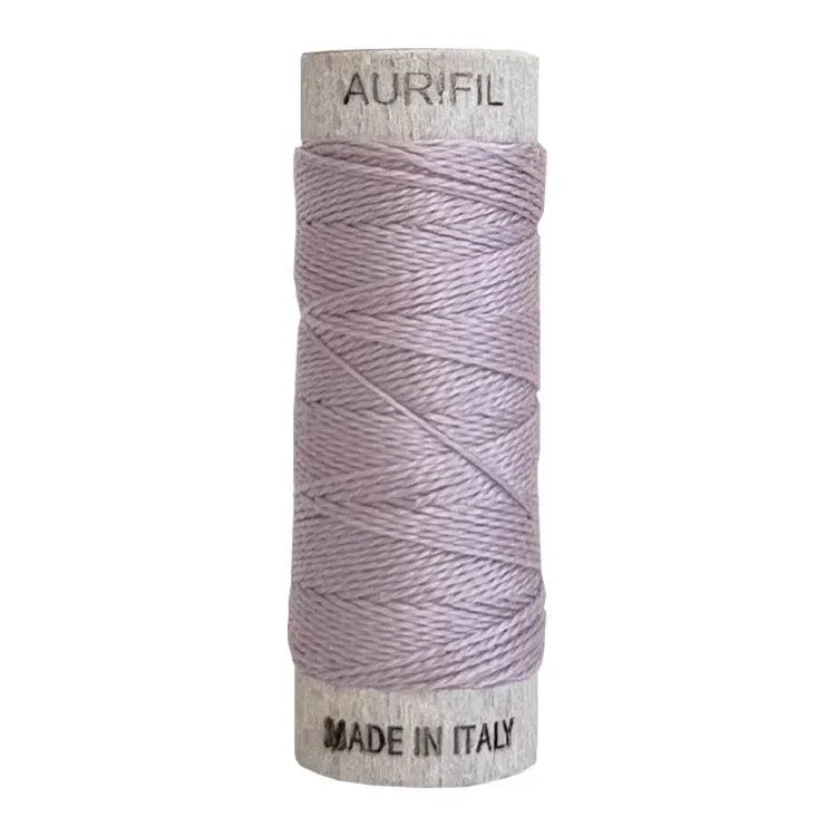 Aurifil Baumwollgarn 8wt | No. 2564 – Pale Lilac | 35 m