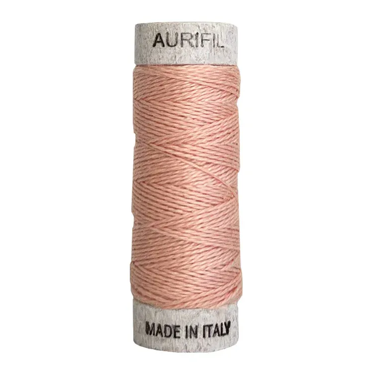 Aurifil Baumwollgarn 8wt | No. 2420 – Fleshy Pink | 35 m