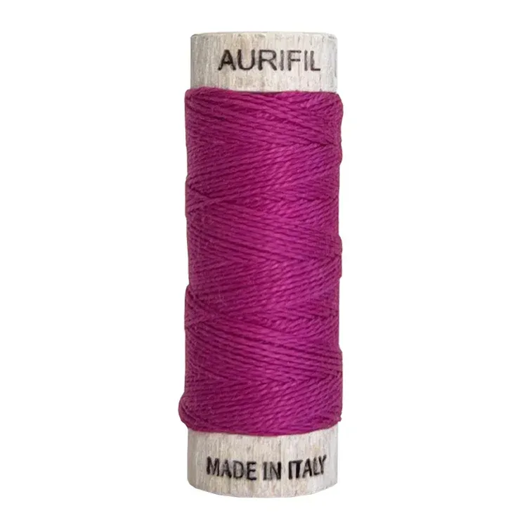 Aurifil Baumwollgarn 8wt | No. 2535 – Magenta | 35 m