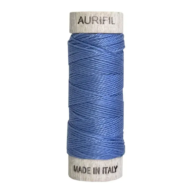 Aurifil Baumwollgarn 8wt | No. 2720 – Light Delft Blue | 35 m