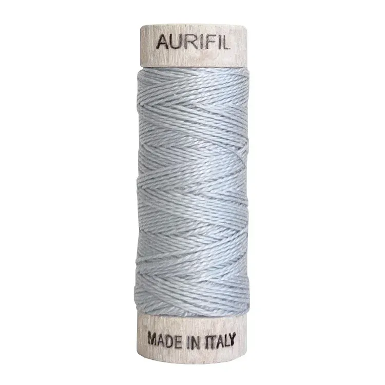 Aurifil Baumwollgarn 8wt | No. 2600 – Dove | 35 m