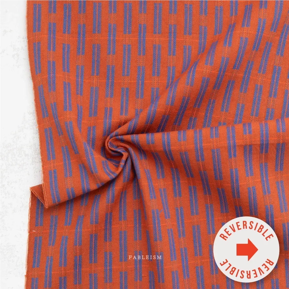 Formation in Spice | Fine and Dandy | Fableism — reversibel Gewebter Baumwollstoff Formation in Spice aus der Kollektion Fine and Dandy von Fableism mit grafischem Muster.