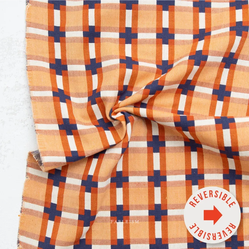 Decked Out in Autumn | Fine and Dandy | Fableism — reversibel Gewebter Baumwollstoff Decked Out in Autumn aus der Kollektion Fine and Dandy von Fableism mit kariertem Muster und Entenmoti