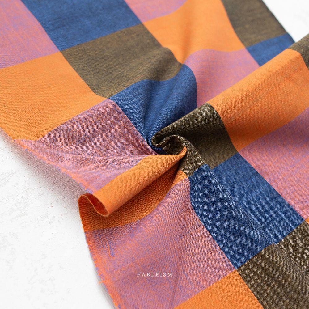 Gewebter Baumwollstoff 3 Inch Happy Checkers in Suit aus der Kollektion Fine and Dandy von Fableism mit großem Karomuster.