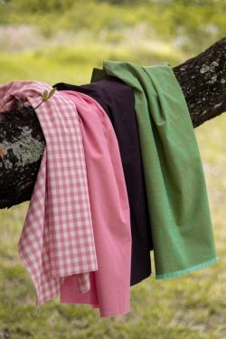 Gingham in Bubblegum aus der Kollektion Picnic Wovens von Art Gallery Fabrics, garngefärbter Baumwollstoff mit rosa-cremefarb