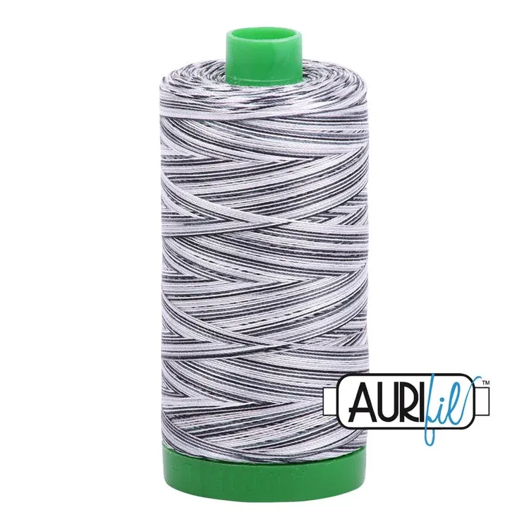 Aurifil Quiltgarn 40wt | No. 4652 – Licorice Twist | 1.000 m Aurifil Quiltgarn 40wt | No. 4652 – Licorice Twist | 1.000 m