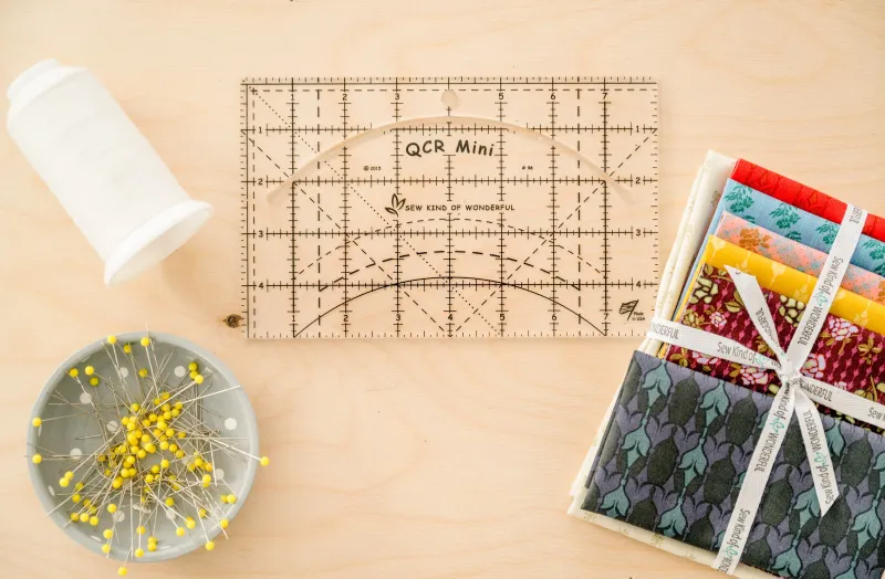 QCR Mini Ruler | Quick Curve Kurvenlineal von Sew Kind of Wonderful | 5 × 8"