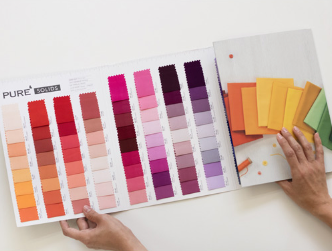 Art Gallery Fabrics Pure Solids Farbkarte | 227 echte Stoffmuster | Color Card CCPE2026