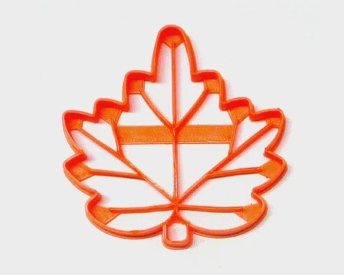 Maple Leaf 3-5/8&quot; Detailed Cutter