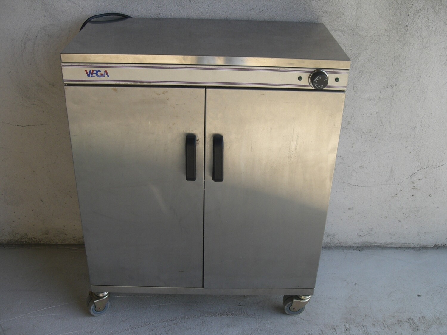 Tellerwärmer Schrank fahrbar