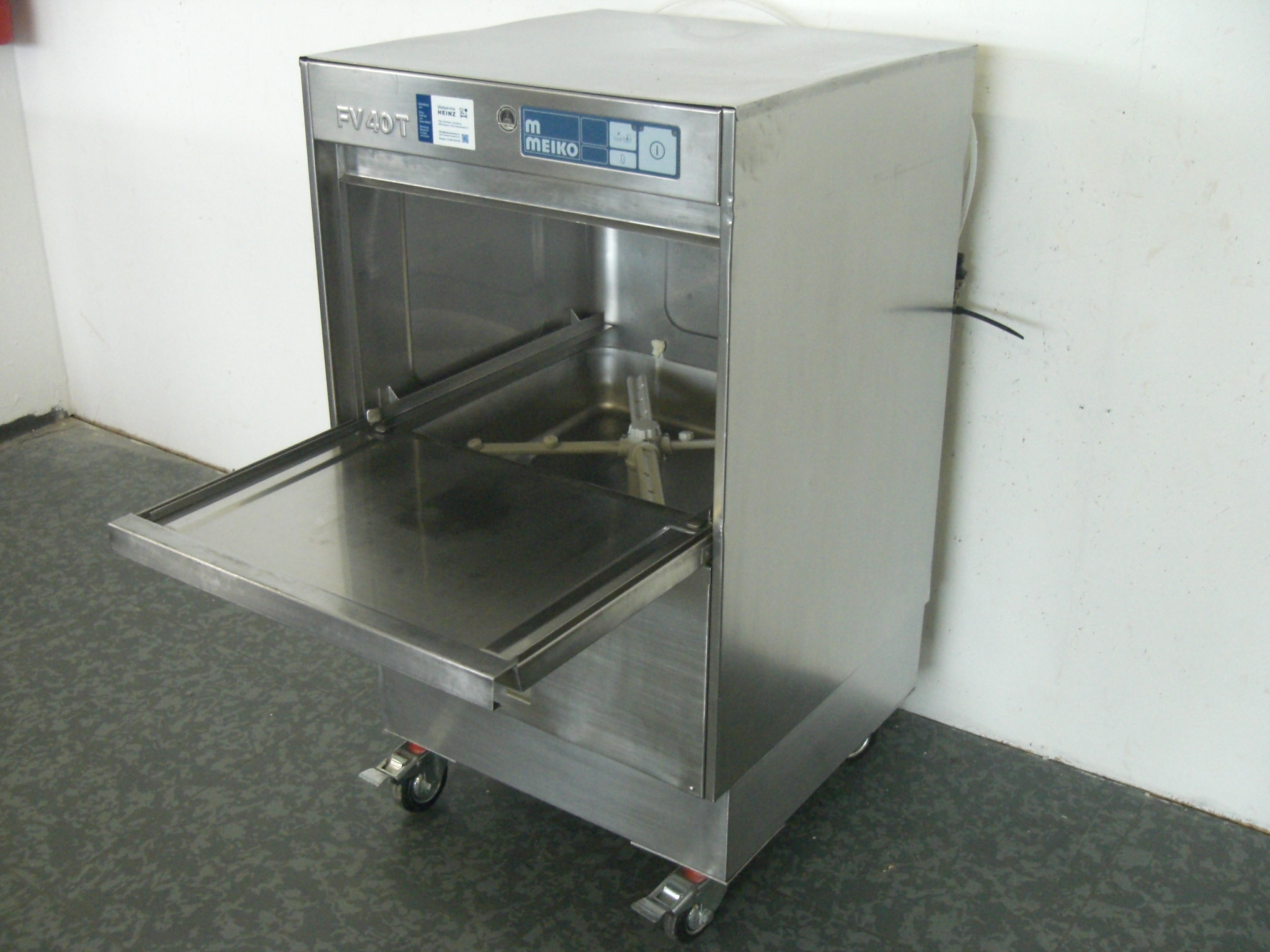 Gläser-/Geschirrspülmaschine fahrbar